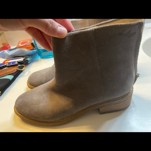 Gray Sperry boots - Picture 3 of 7